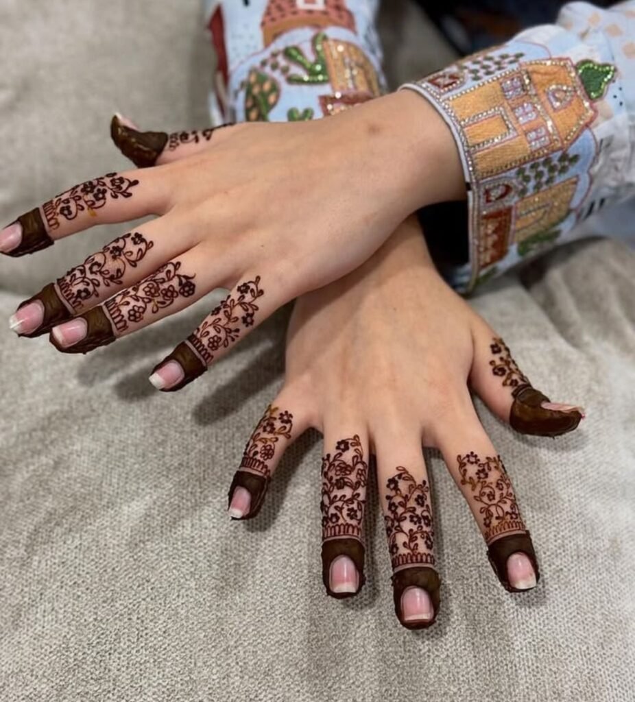 Stunning Minimal Henna Designs 